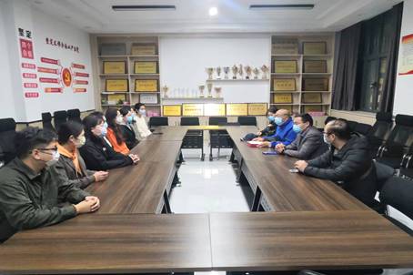 10.31,11.1发,院领导与2022级全体研究生在老实验楼一楼会议室召开师生座谈会。