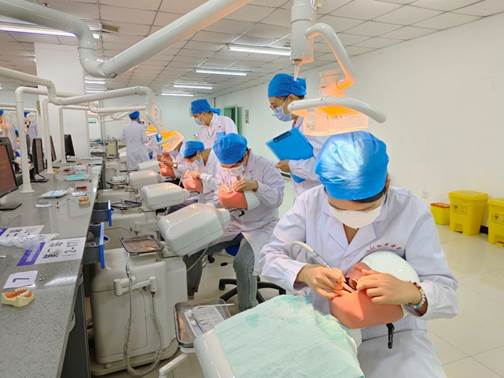 图片包含 室内, 病房, 房间, 厨房描述已自动生成