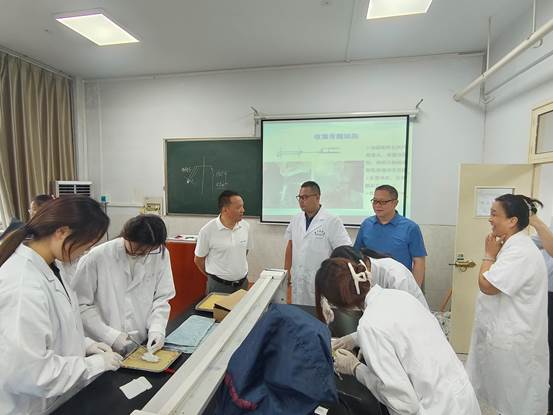 说明: C:\Users\0\Desktop\2024.09 教师节献花 听课 领导巡课\1ec721eb324b7c5c5a72625e659c967.jpg