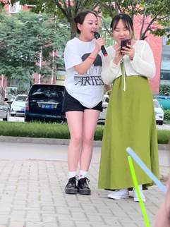 说明: 女人在打电话描述已自动生成